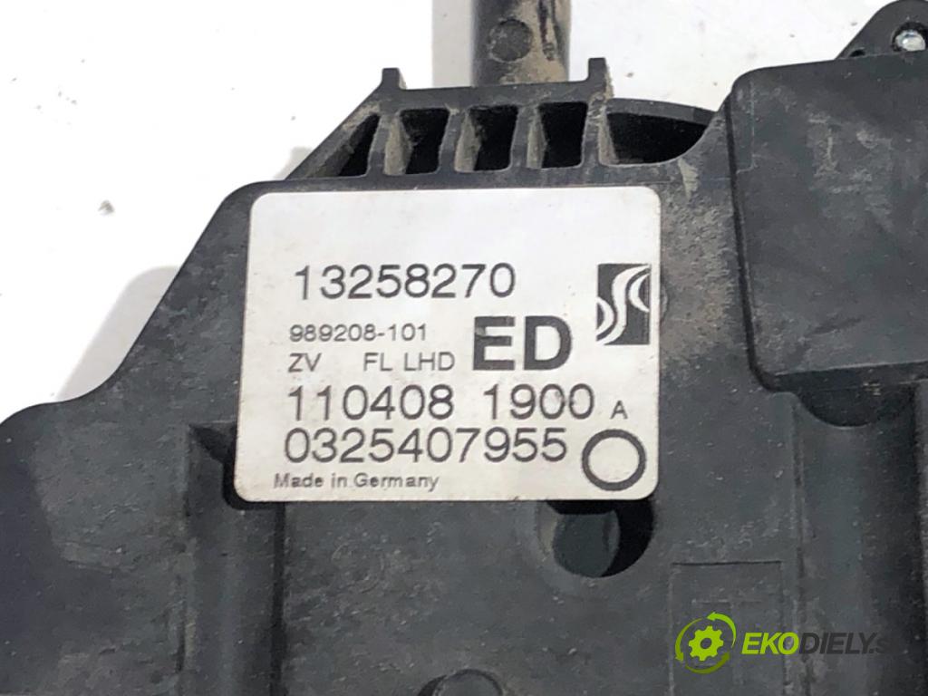 OPEL CORSA D liftback 2008 44 kW 1.0 (L08, L68) 998 zámok dveře levý přední část 13258270