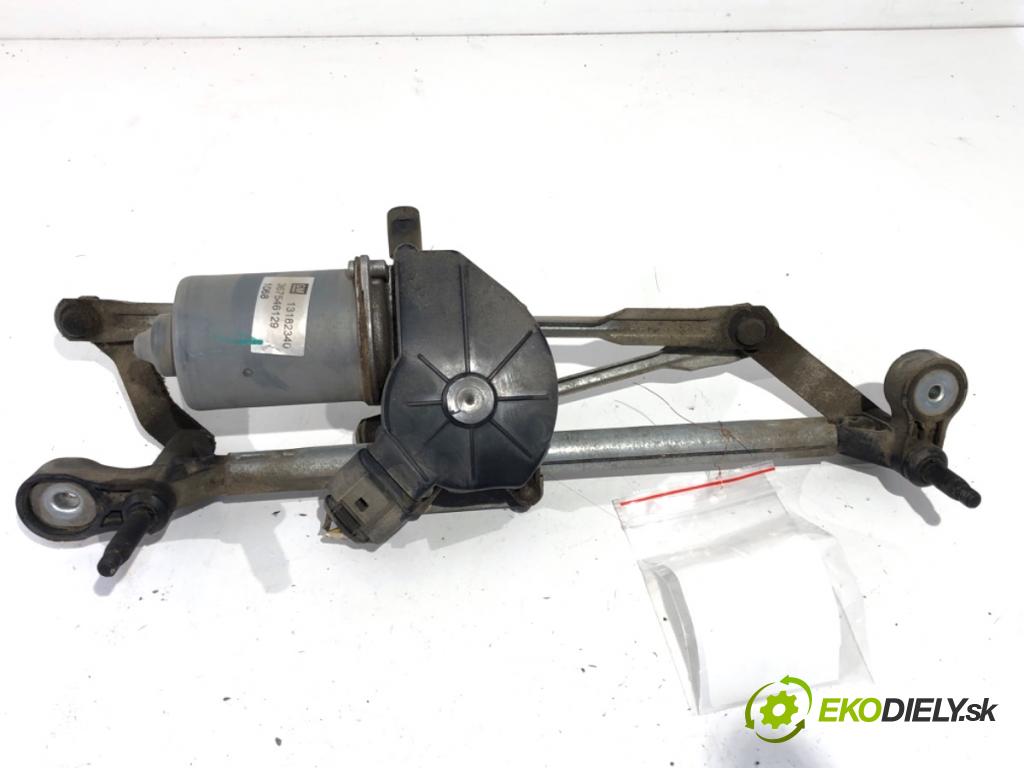 OPEL CORSA D liftback 2008 44 kW 1.0 (L08, L68) 998 Mechanizmus stieračov predný 13182340 (Motorček stieračov predný)