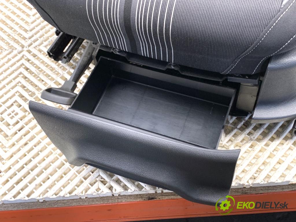 VW POLO V liftback 2012 51 kW 1.2 1198 Sedadlo ľavy predný