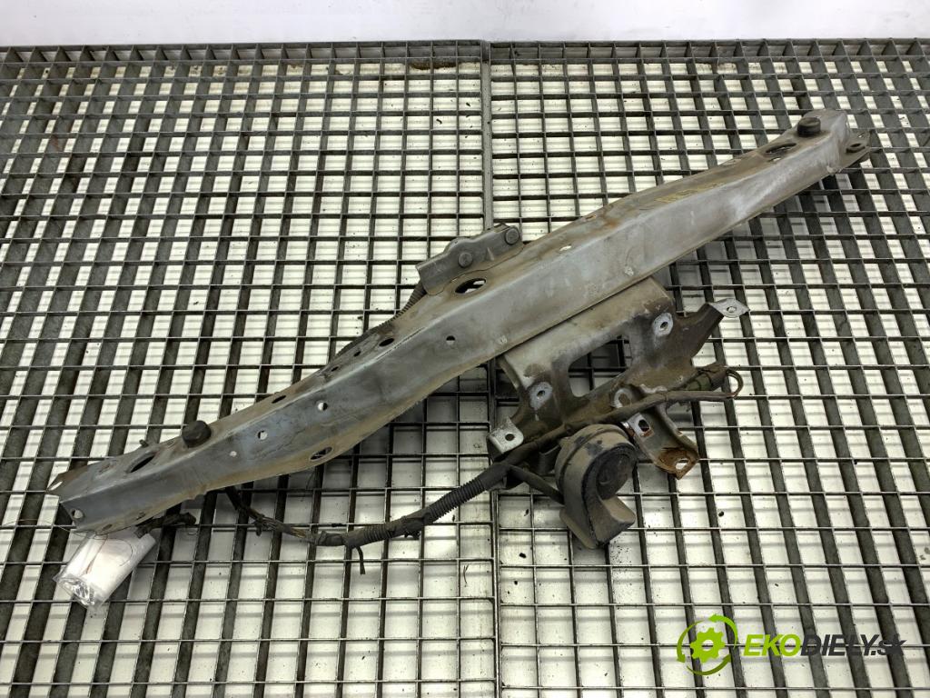 NISSAN MICRA K12 liftback 2005 59 kW 1.2 16V 1240 výztuha horní  (Výztuhy)