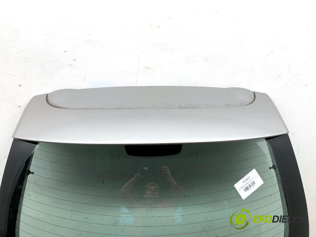 NISSAN MICRA K12 liftback 2005 59 kW 1.2 16V 1240 kapota zadní část