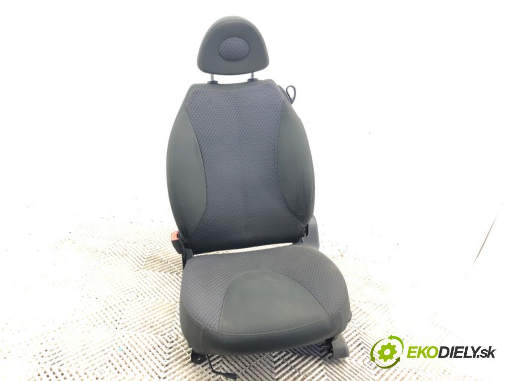 NISSAN MICRA K12 liftback 2005 59 kW 1.2 16V 1240 Sedadlo ľavy predný 