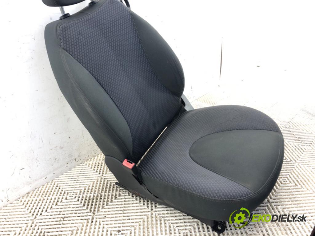 NISSAN MICRA K12 liftback 2005 59 kW 1.2 16V 1240 Sedadlo ľavy predný