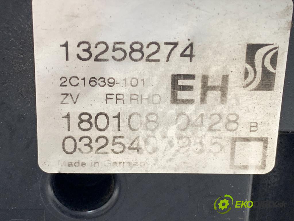 OPEL CORSA D liftback 2008 59 kW 1.2 (L08, L68) 1229 zámok dveře pravý přední část 13258274