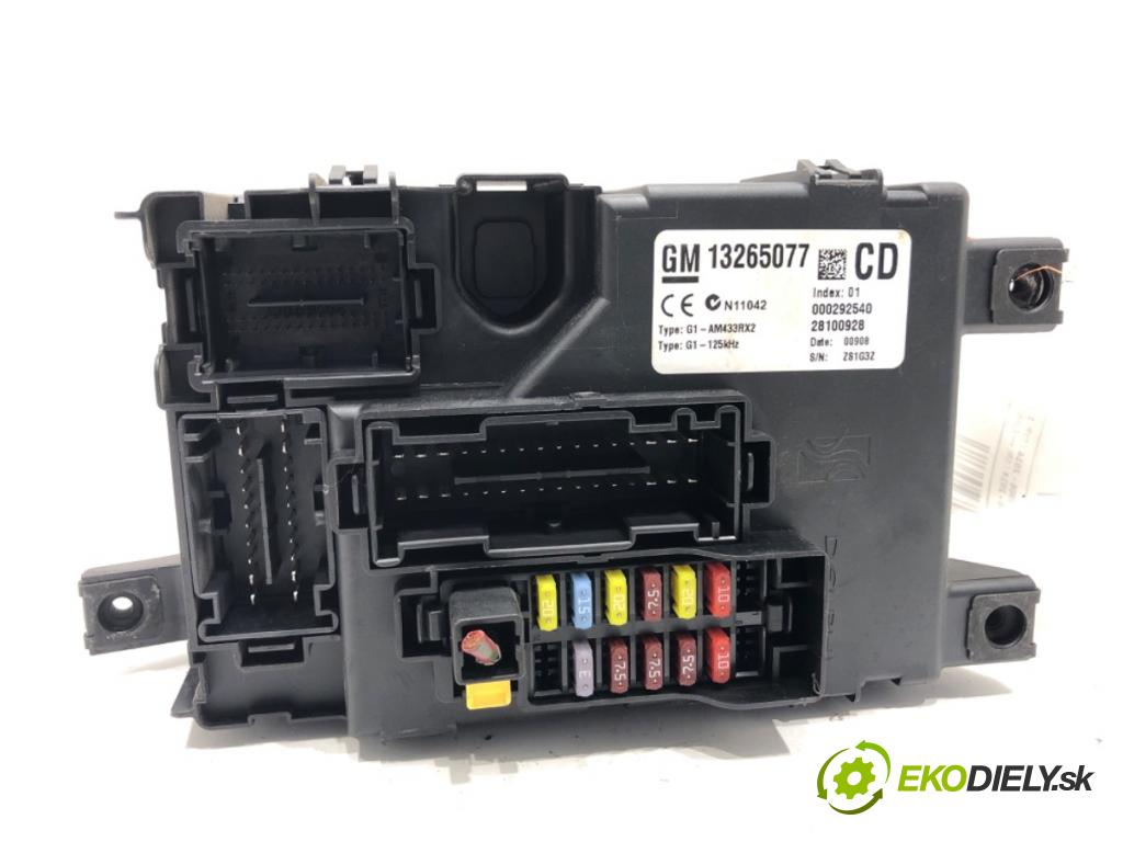 OPEL CORSA D liftback 2008 59 kW 1.2 (L08, L68) 1229 modul BSI 13265077 (Pojistkové skříňky)