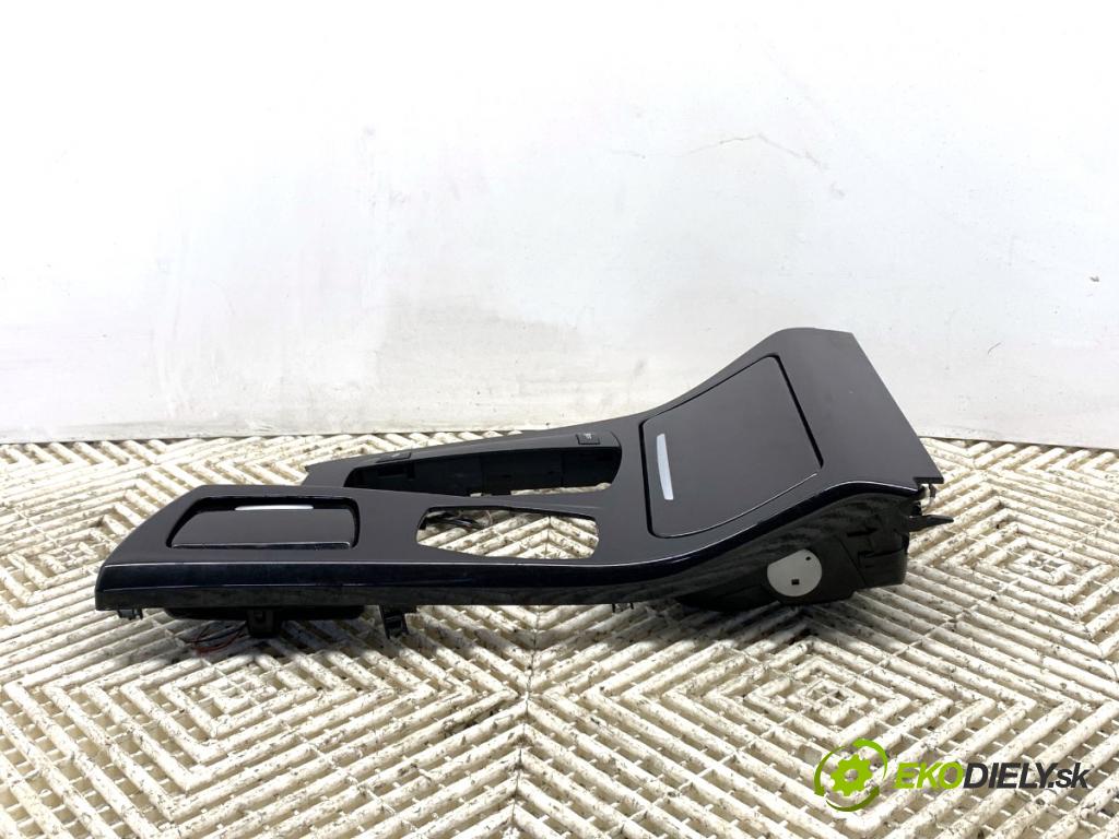 BMW F11 Kombi 2010 135 kW 520 d 1995 Držiak na nápoje 9206401 (Držiak (úchyt) na nápoje)