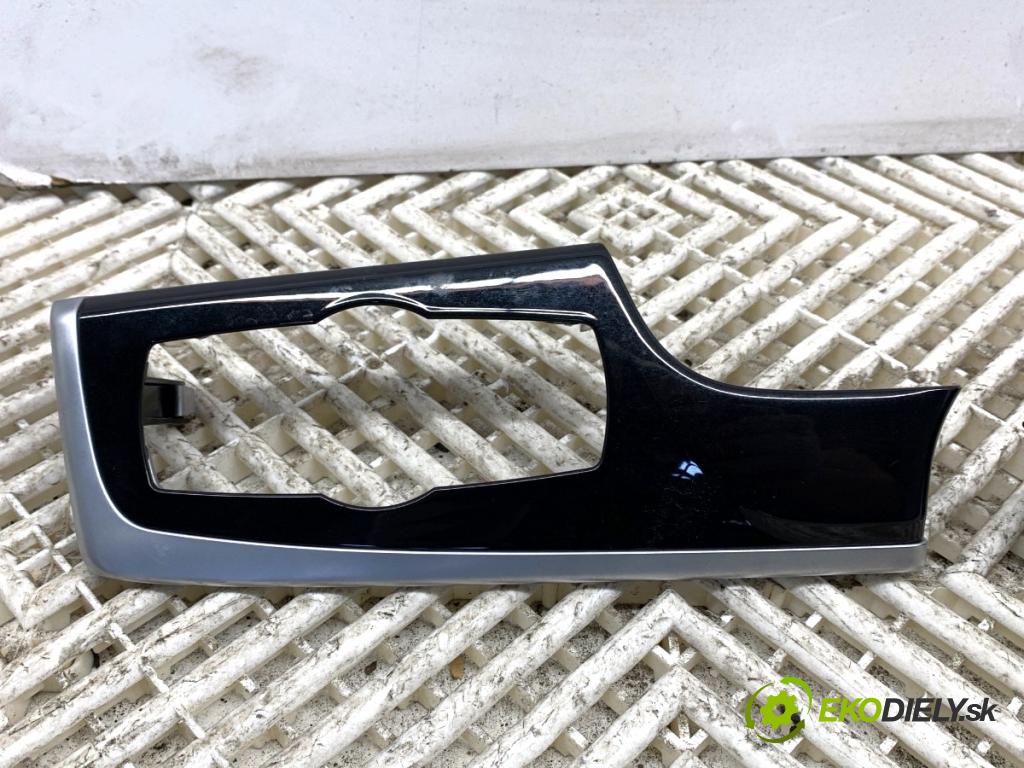 BMW F11 Kombi 2010 135 kW 520 d 1995 lišty kryt 9166649 (Lišta)