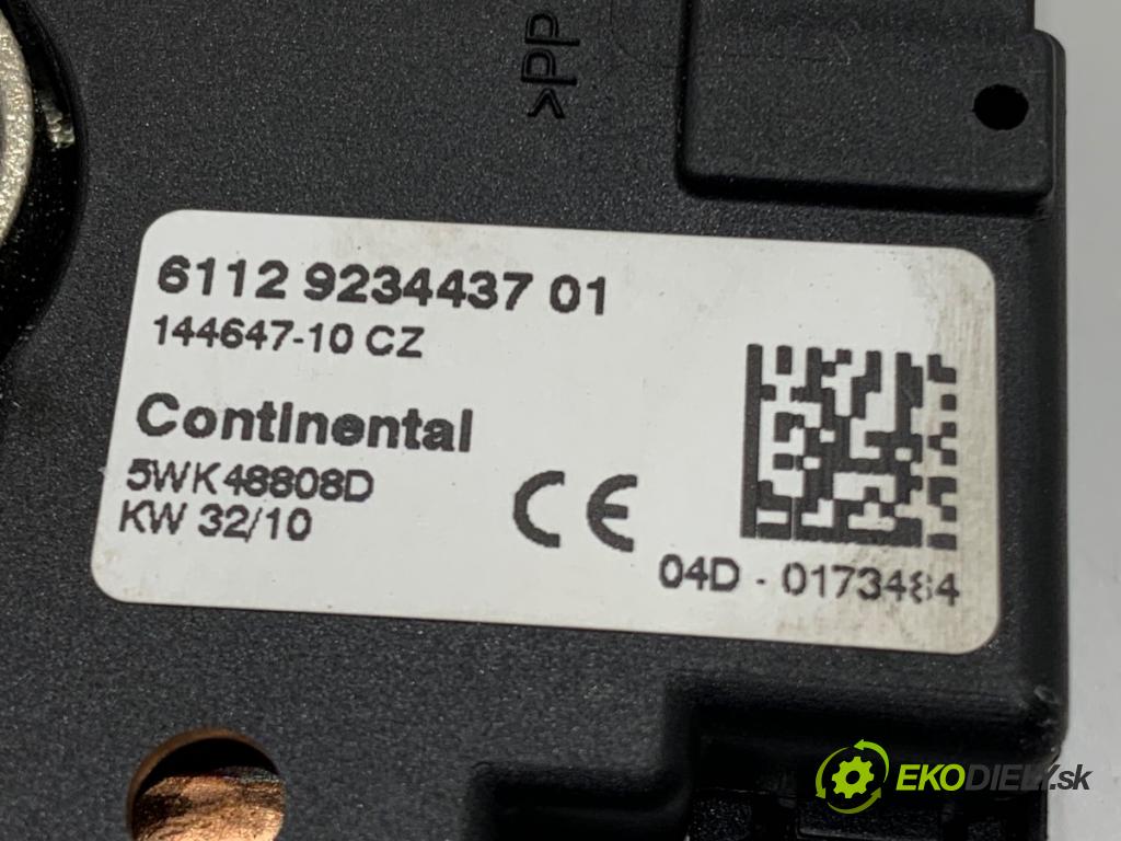 BMW F11 Kombi 2010 135 kW 520 d 1995 svorka MINUS 9234437