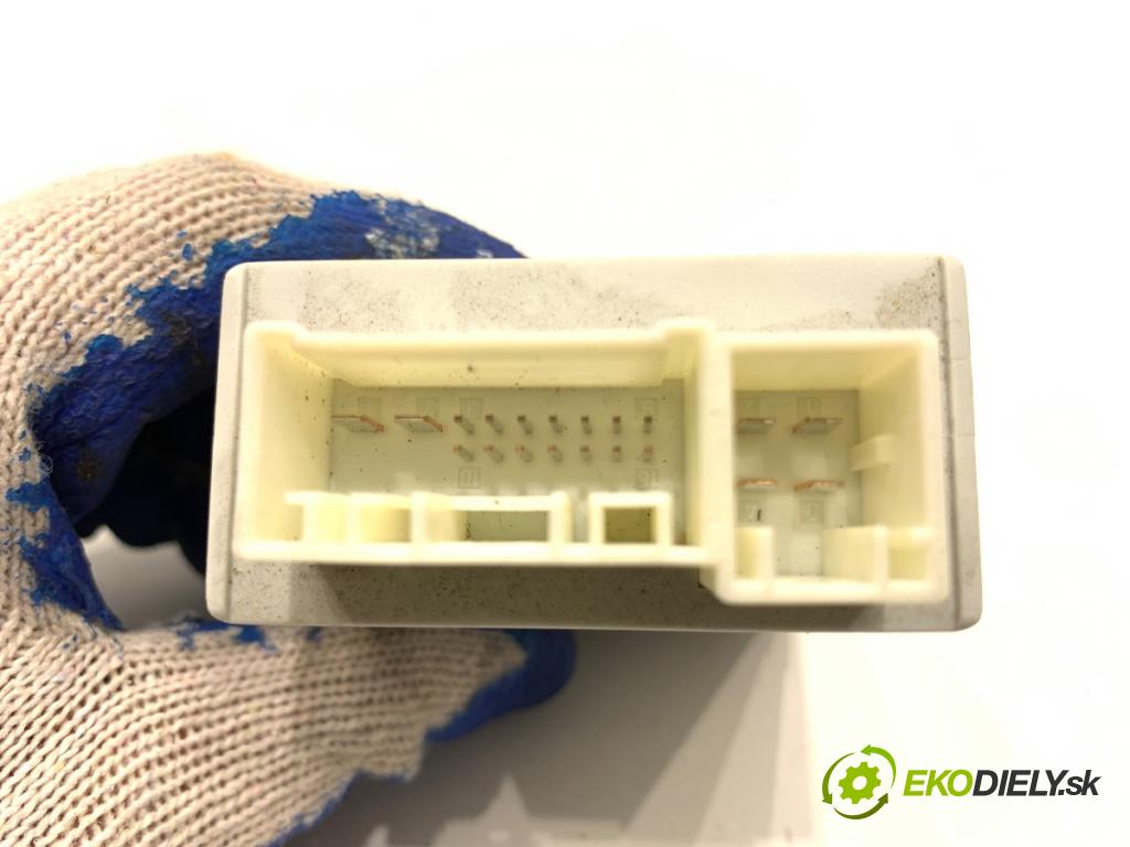 BMW F11 Kombi 2010 135 kW 520 d 1995 Modul ťažného oka 6796905 (Riadiaca jednotka ostatné)