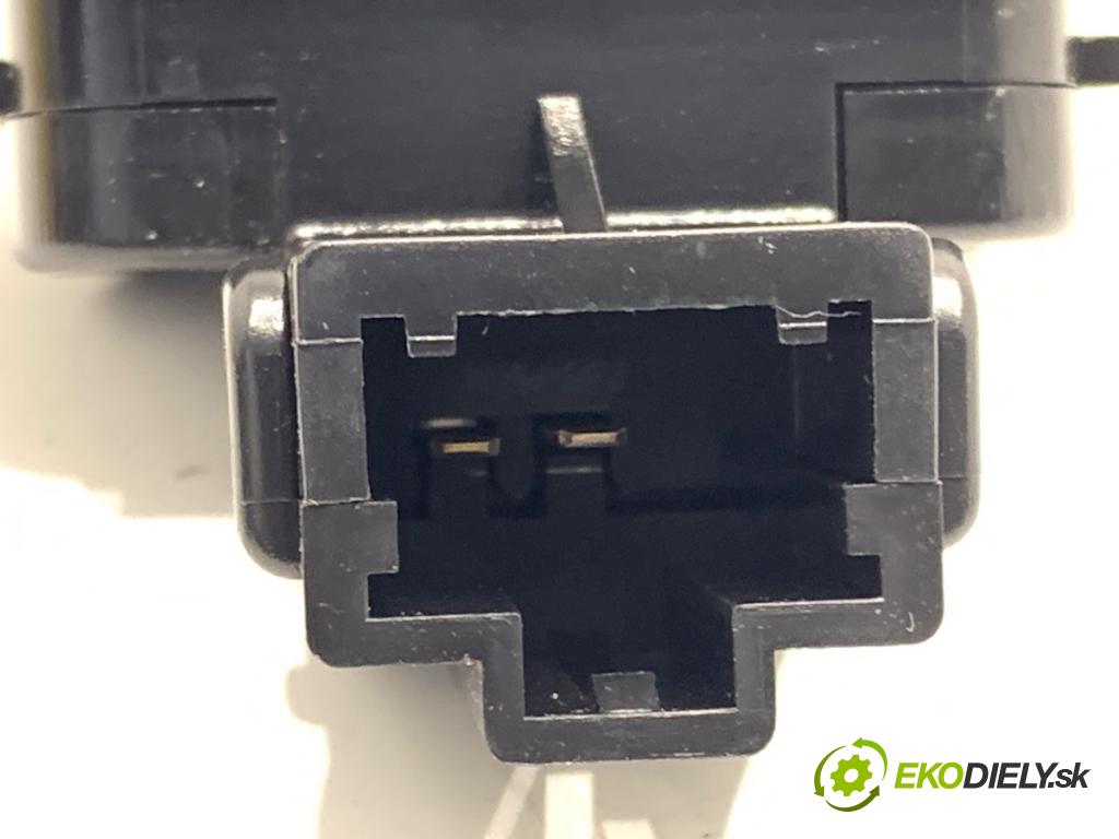 HONDA ACCORD VIII sedan 2010 115 kW 2.0 i (CU1) 1997 klika dveří zadní část