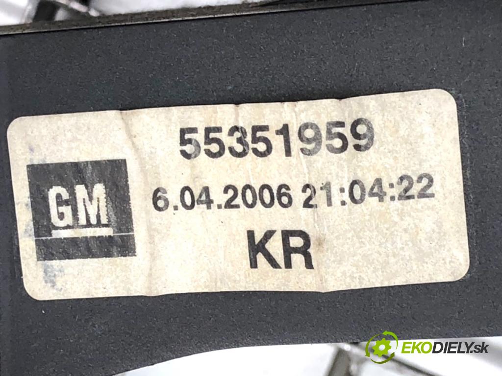 OPEL ZAFIRA B Nadwozie pełne/minivan 2006 110 kW 1.9 CDTI VAN (M75) 1910 Kulisa 55351959 (Rýchlostná páka (kulisa))