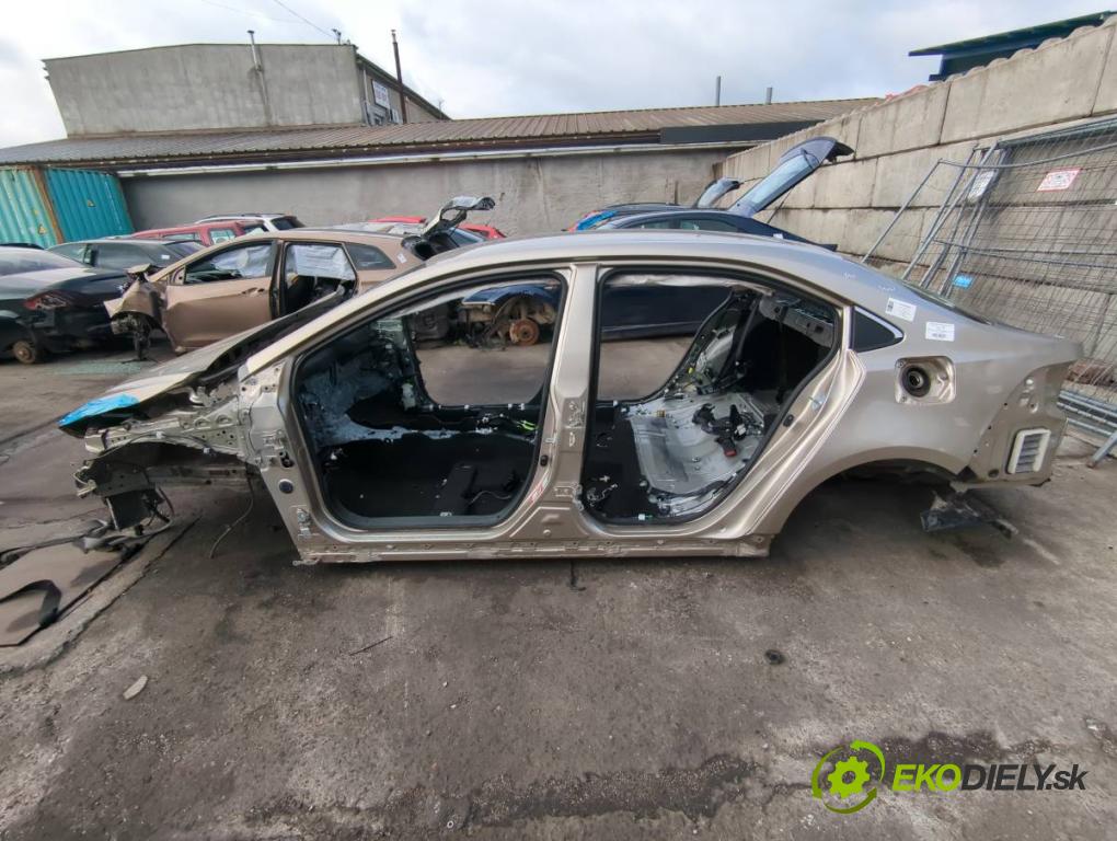 TOYOTA COROLLA E21 sedan 2022 90 kW 1.6 VVTi (ZRE210) 1598 KAROSERIA ČTVRŤÁK blatník zadní část levý pravý práh střecha PODŁUŻNICA levý pravý