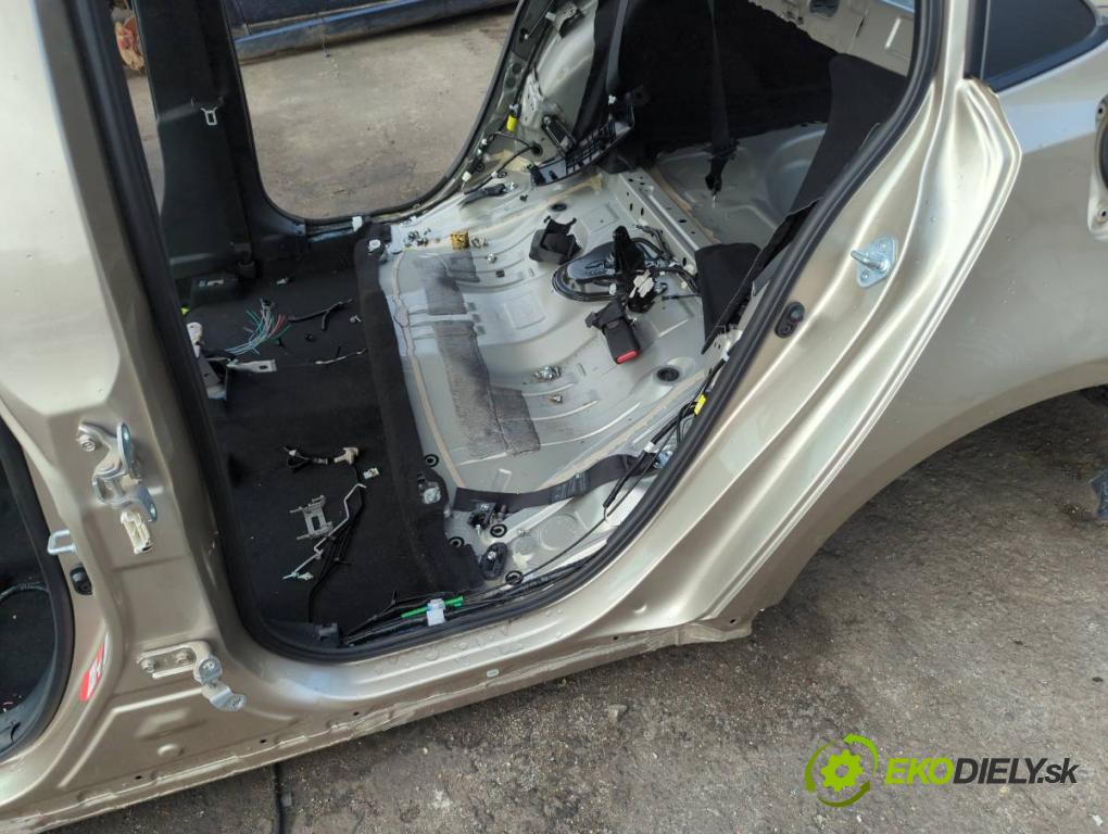 TOYOTA COROLLA E21 sedan 2022 90 kW 1.6 VVTi (ZRE210) 1598 KAROSERIA ČTVRŤÁK blatník zadní část levý pravý práh střecha PODŁUŻNICA levý pravý