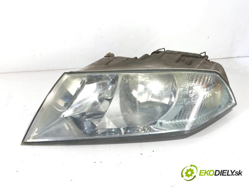 SKODA OCTAVIA II liftback 2005 85 kW 1.6 FSI 1598 Svetlomet ľavy predný 