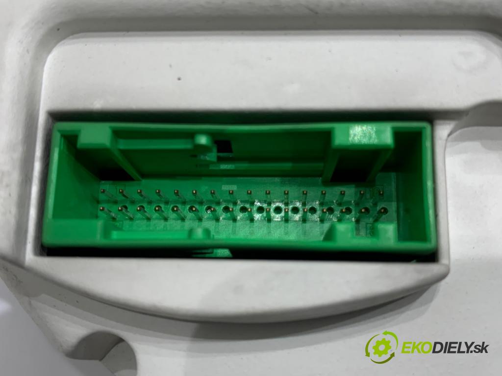 VW PASSAT B5 sedan 1997 66 kW 1.9 TDI 1896 Prístrojovka (Prístrojová doska)