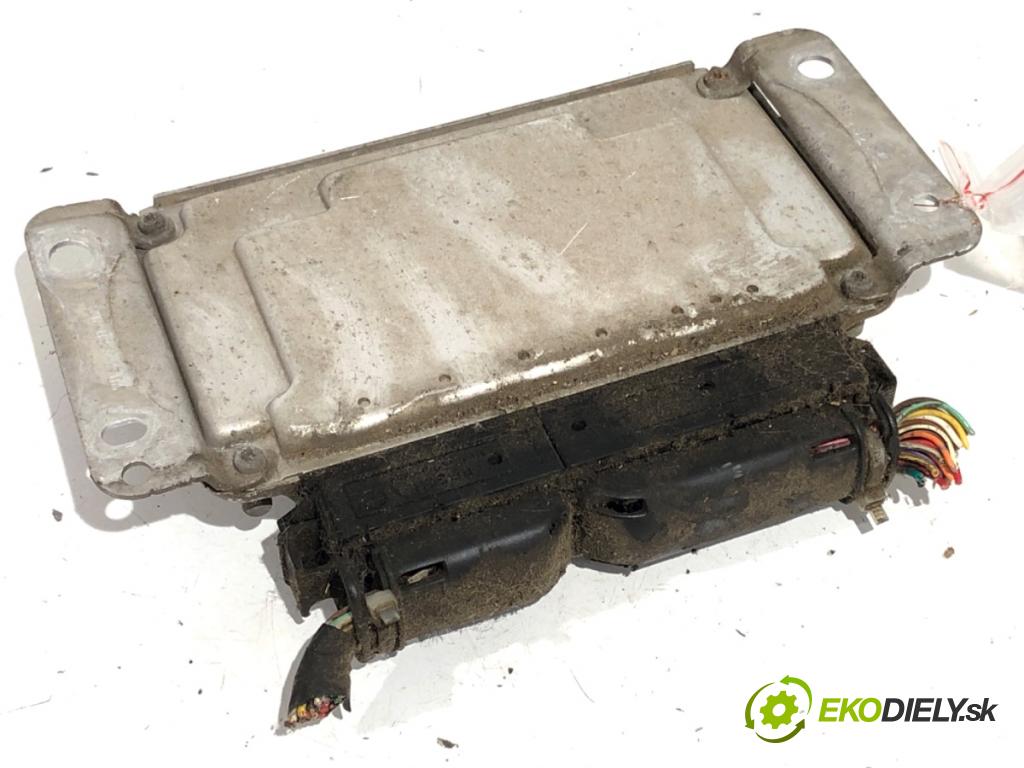 PEUGEOT 107 liftback 2007 50 kW 1.0 998 řídící jednotka motora 0261208702 (Řídící jednotky)