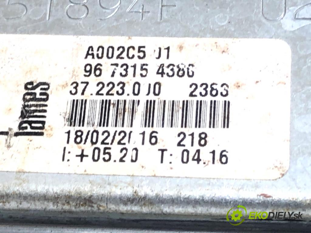 PEUGEOT 208 I liftback 2016 55 kW 1.6 HDi / BlueHDi 75 1560 mechanismus okna pravý přední část 9674254380