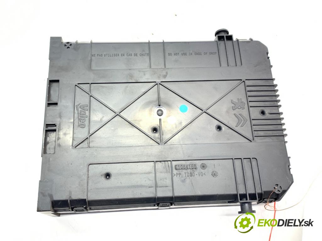 PEUGEOT 208 I liftback 2016 55 kW 1.6 HDi / BlueHDi 75 1560 modul BSI 9807531680 (Pojistková skříňka)