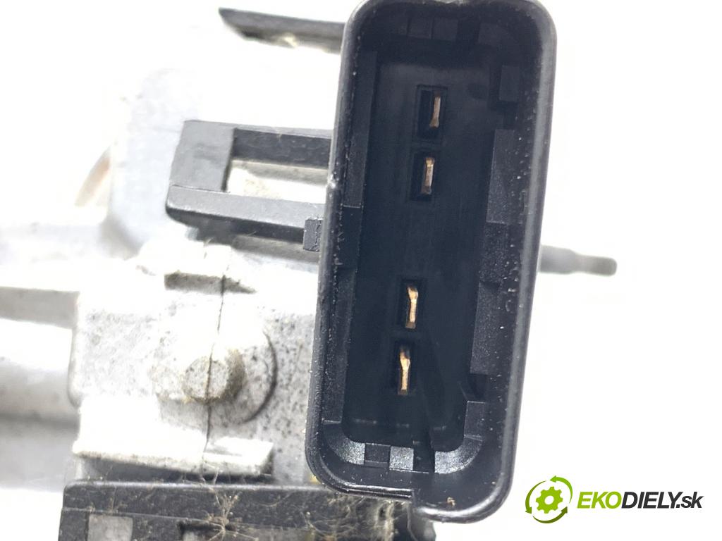 PEUGEOT 208 I liftback 2016 55 kW 1.6 HDi / BlueHDi 75 1560 Mechanizmus stieračov predný 3397021391 (Motorček stieračov predný)