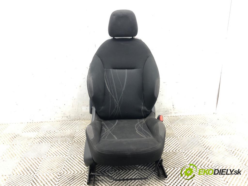 PEUGEOT 208 I liftback 2016 55 kW 1.6 HDi / BlueHDi 75 1560 Sedadlo pravy predný 