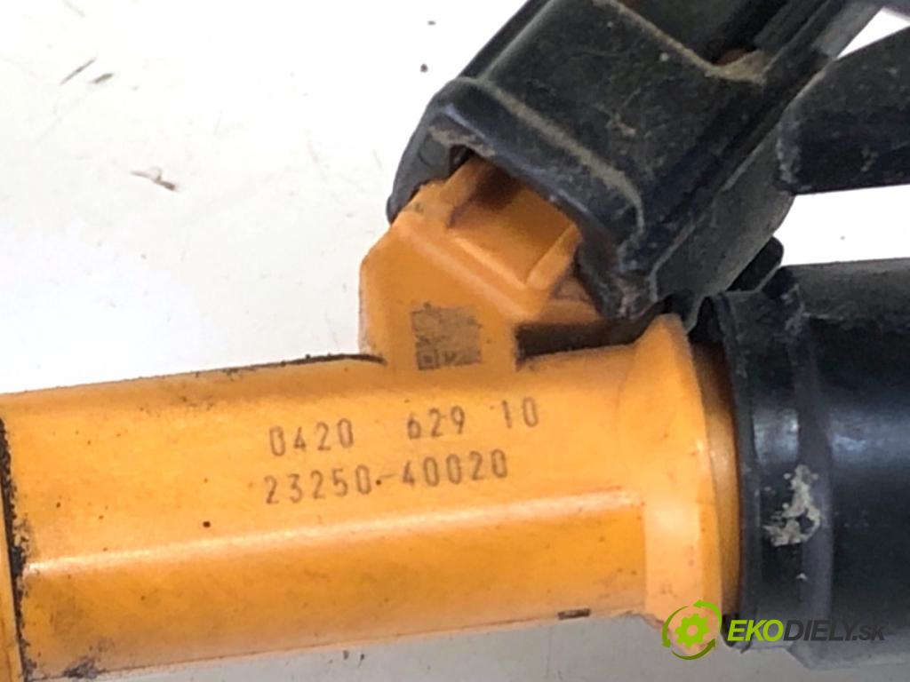 TOYOTA YARIS II liftback 2007 51 kW 1.0 VVT-i (KSP90_) 998 Lišta vstrekovacia 23250-40020 (Vstrekovacia lišta)