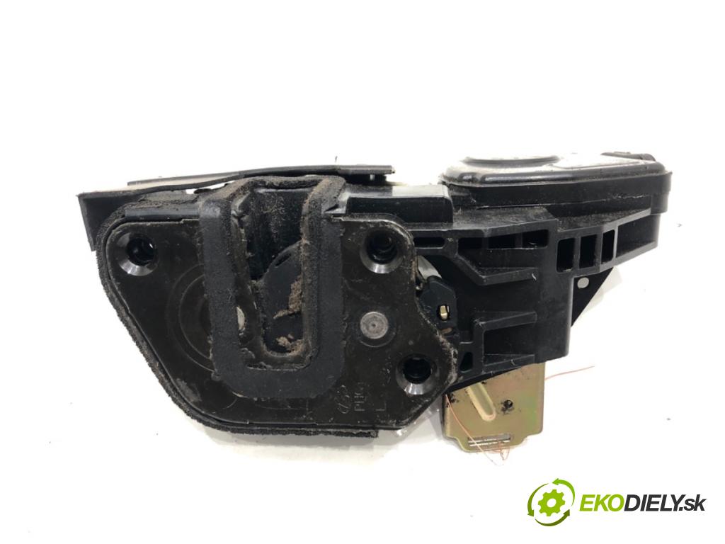HYUNDAI SANTE FE I SUV 2001 107 kW 2.4 16V 4x4 2351 zámok dveře levý přední část 