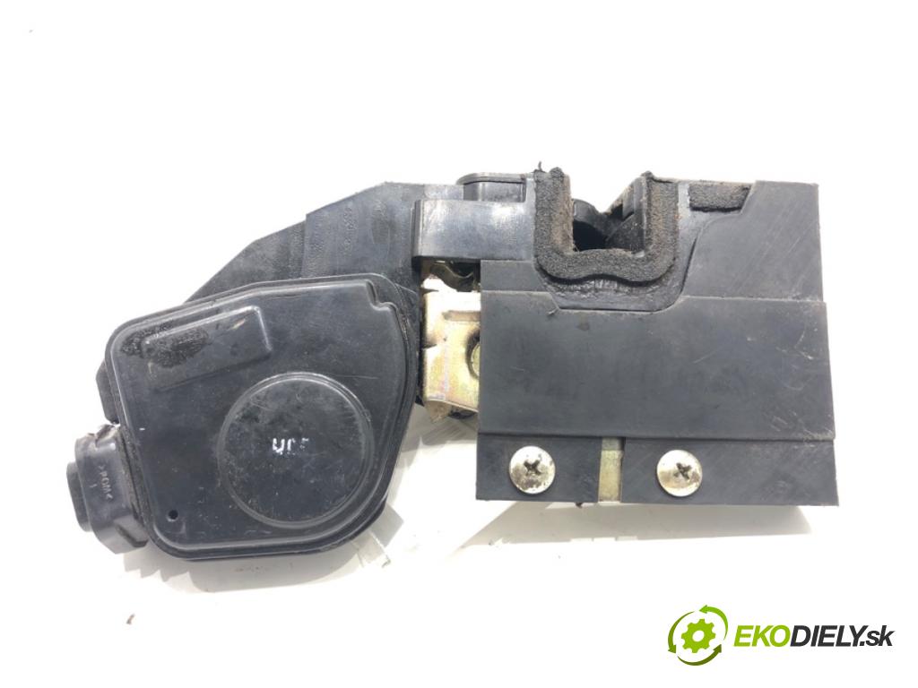HYUNDAI SANTE FE I SUV 2001 107 kW 2.4 16V 4x4 2351 zámok dveře levý přední část