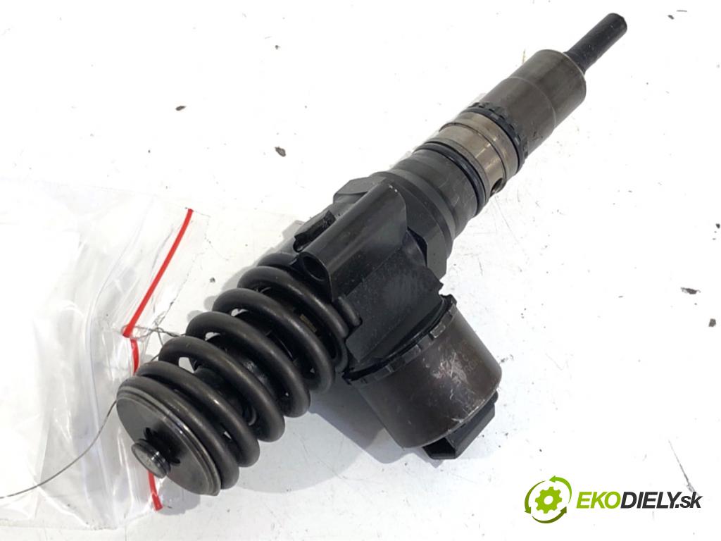 VW GOLF V liftback 2003 103 kW 2.0 TDI 1968 Vstrekovač 03G130073B (Vstrekovač paliva)