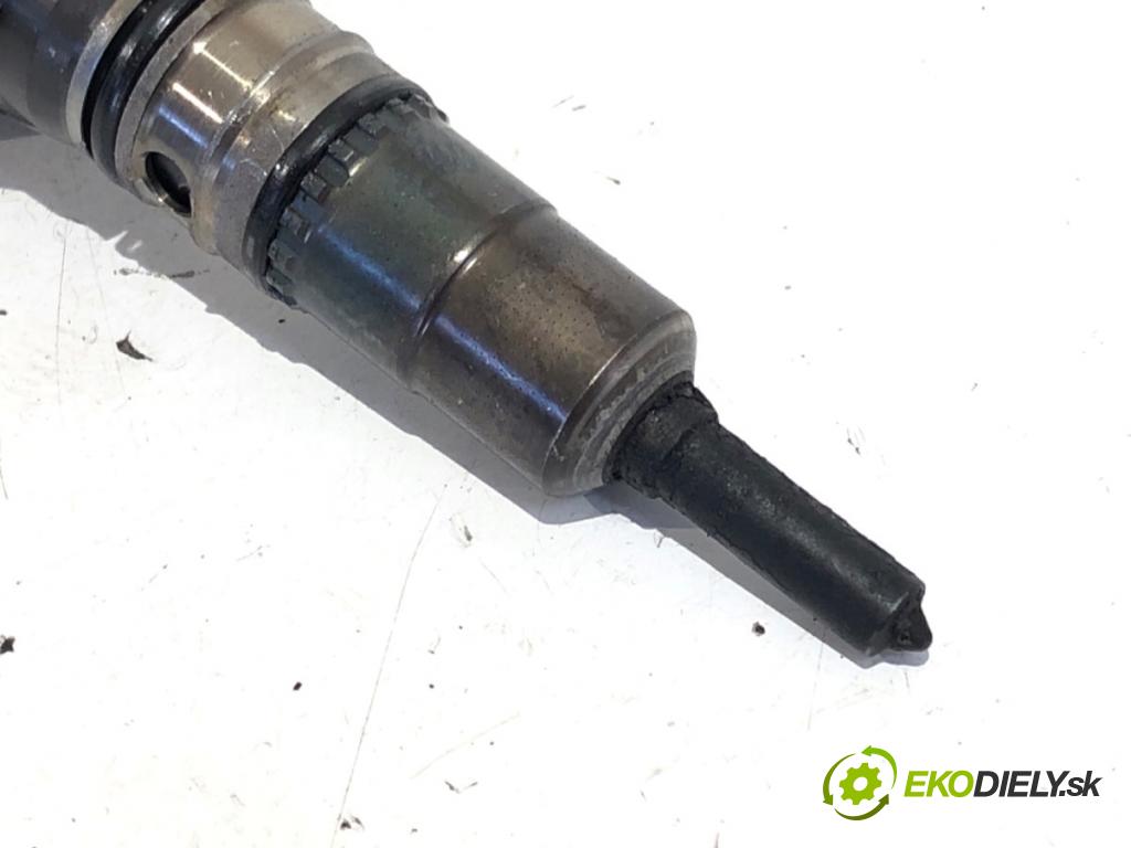 VW GOLF V liftback 2003 103 kW 2.0 TDI 1968 Vstrekovač 03G130073B (Vstrekovač paliva)