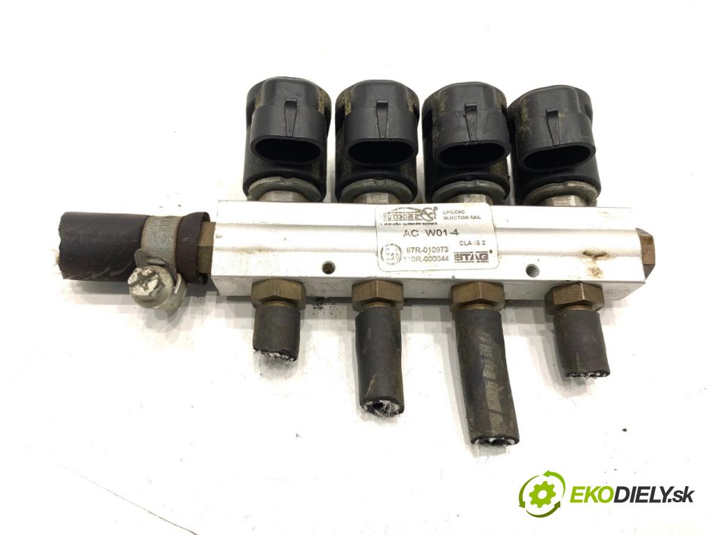 HYUNDAI SANTE FE I SUV 2001 107 kW 2.4 16V 4x4 2351 vstrekovač LPG AC W01-4 