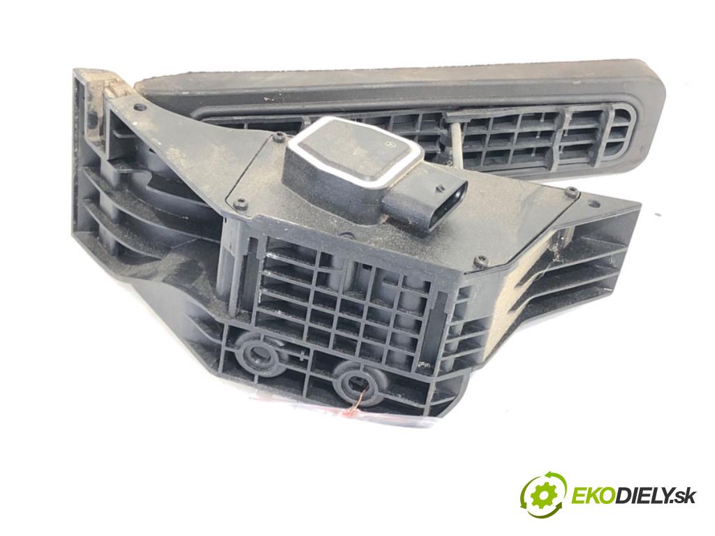 MERCEDES-BENZ S212 Kombi 2012 100 kW E 200 CDI / BlueTEC (212.205, 212.206) 2143 Potenciometer plynu A2043000004 (Potenciometer plynového pedálu)