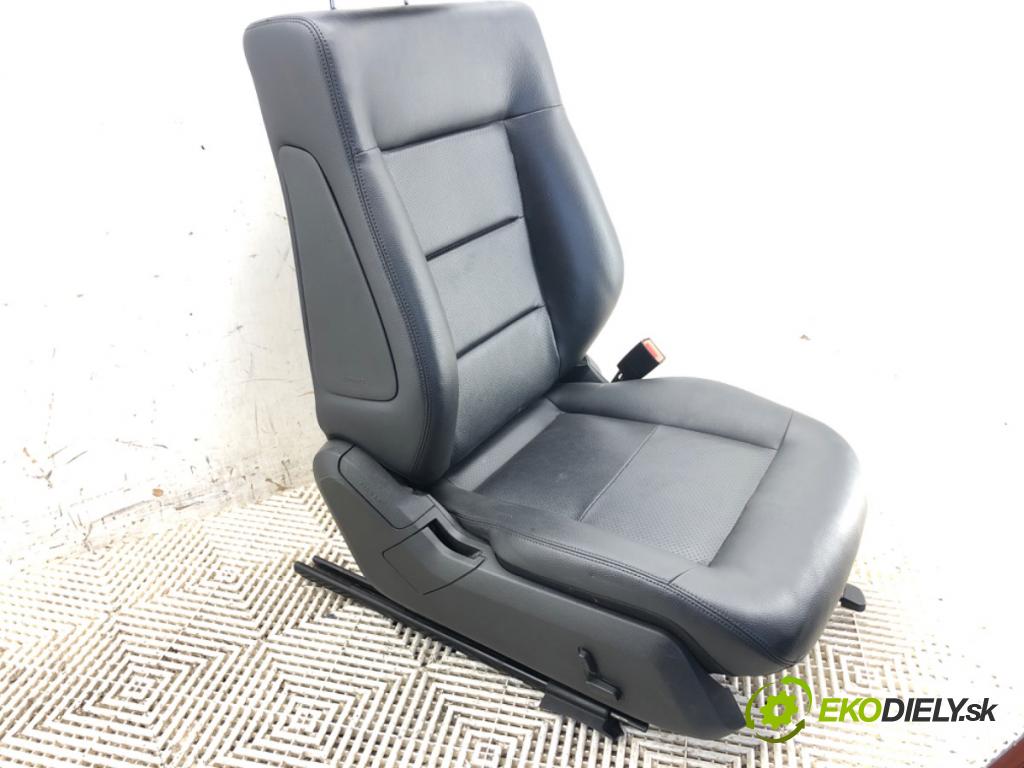 MERCEDES-BENZ S212 Kombi 2012 100 kW E 200 CDI / BlueTEC (212.205, 212.206) 2143 Sedadlo pravy predný