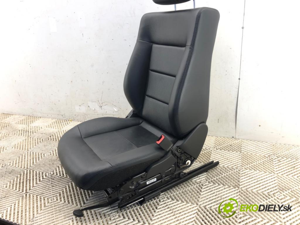 MERCEDES-BENZ S212 Kombi 2012 100 kW E 200 CDI / BlueTEC (212.205, 212.206) 2143 Sedadlo pravy predný