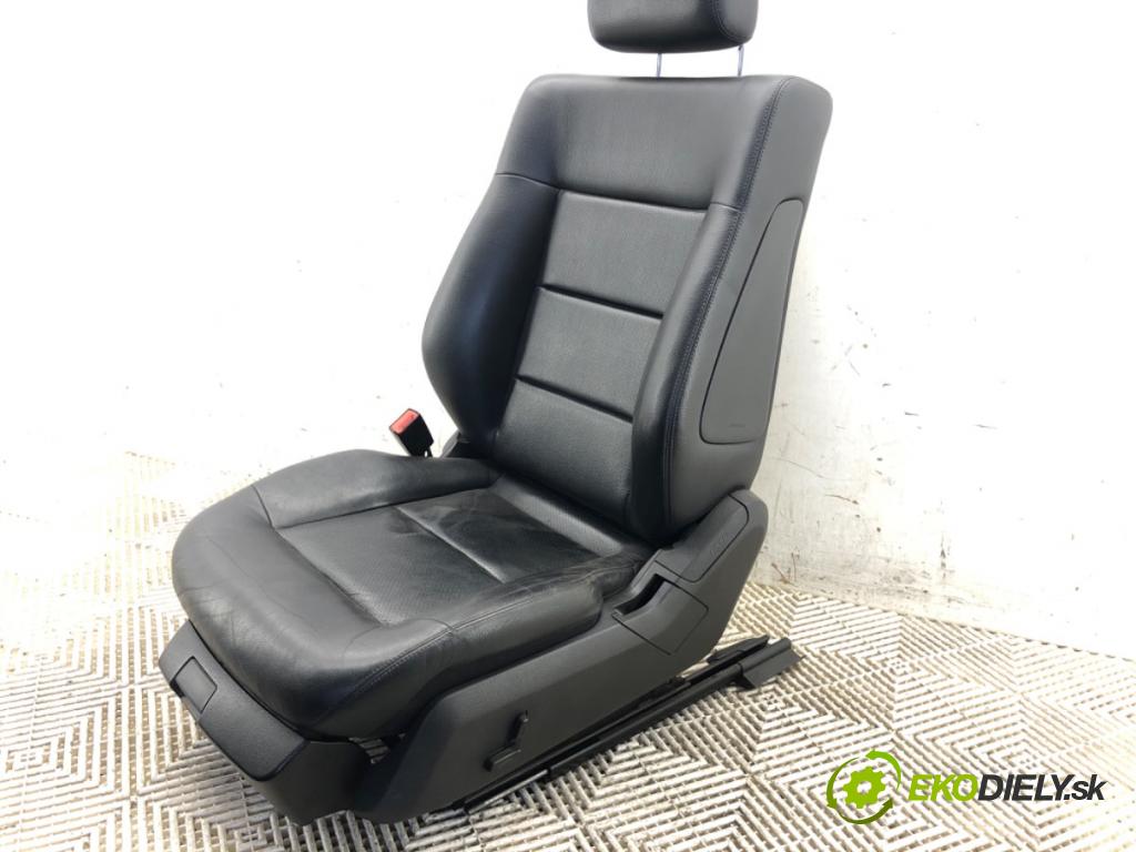 MERCEDES-BENZ S212 Kombi 2012 100 kW E 200 CDI / BlueTEC (212.205, 212.206) 2143 Sedadlo ľavy predný