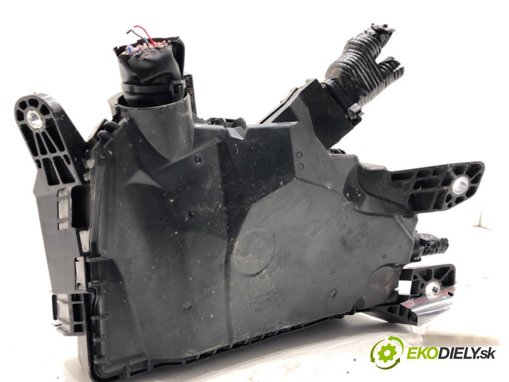 TOYOTA COROLLA E21 sedan 2020 72 kW 1.8 VVTi Hybrid (ZWE211, MZEA12) 1798 skříňka poistková 82111F2M20 (Pojistková skříňka)