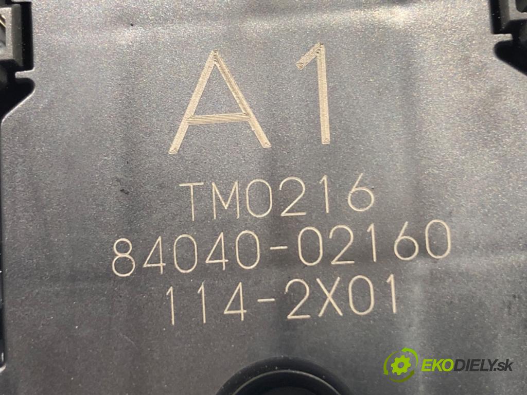 TOYOTA COROLLA E21 sedan 2020 72 kW 1.8 VVTi Hybrid (ZWE211, MZEA12) 1798 Prepínač okien 84040-02160 (Prepínacie páčky pod volantom)