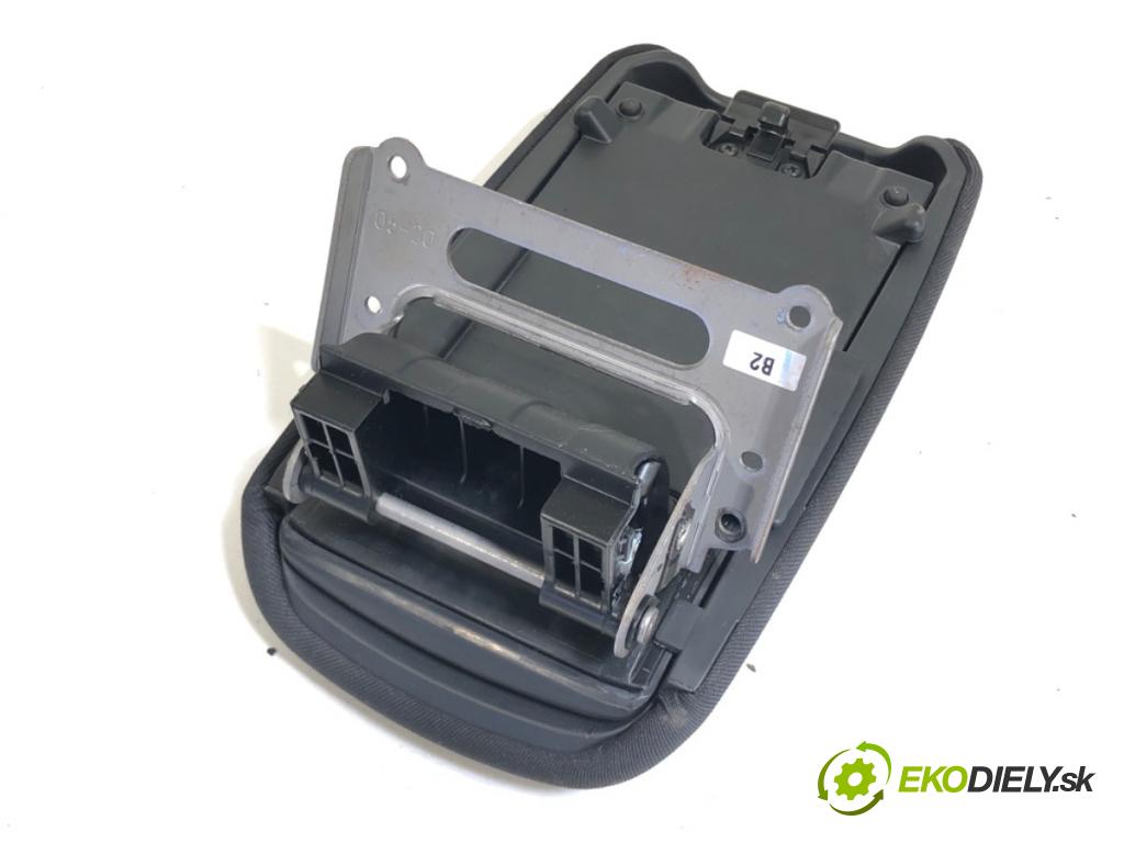 TOYOTA COROLLA E21 sedan 2020 72 kW 1.8 VVTi Hybrid (ZWE211, MZEA12) 1798 loketní opěrka  (Loketní opěrka)