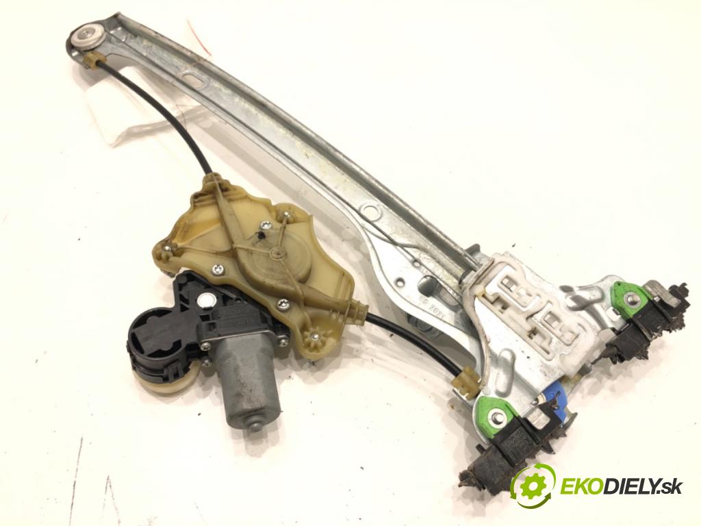 TOYOTA COROLLA E21 sedan 2020 72 kW 1.8 VVTi Hybrid (ZWE211, MZEA12) 1798 mechanismus okna pravý zadní část 69830-02730