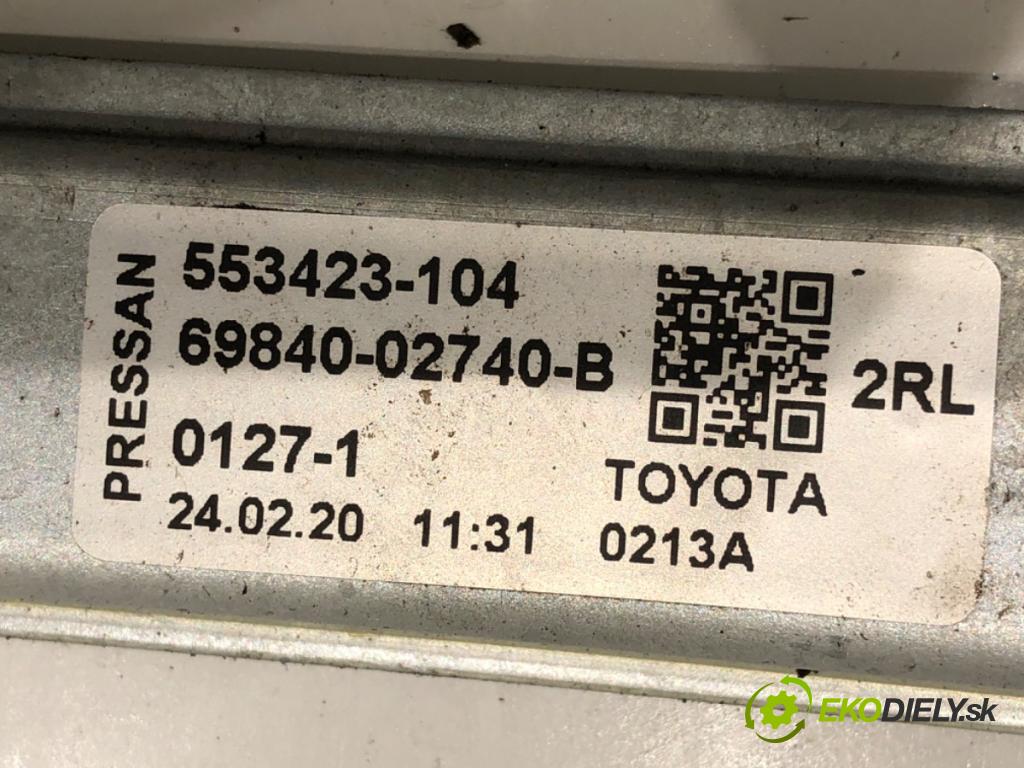 TOYOTA COROLLA E21 sedan 2020 72 kW 1.8 VVTi Hybrid (ZWE211, MZEA12) 1798 mechanismus okna levý zadní část 69840-02740