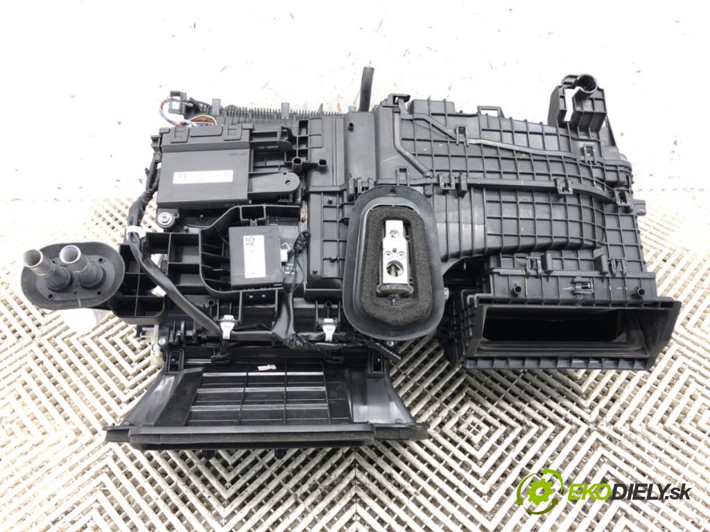 TOYOTA COROLLA E21 sedan 2020 72 kW 1.8 VVTi Hybrid (ZWE211, MZEA12) 1798 topné těleso radiátor topení komplet KOMBAJN 87050-02X30 (Radiátor topení)