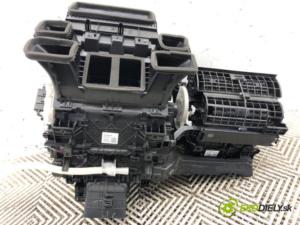 TOYOTA COROLLA E21 sedan 2020 72 kW 1.8 VVTi Hybrid (ZWE211, MZEA12) 1798 topné těleso radiátor topení komplet KOMBAJN 87050-02X30 (Radiátor topení)