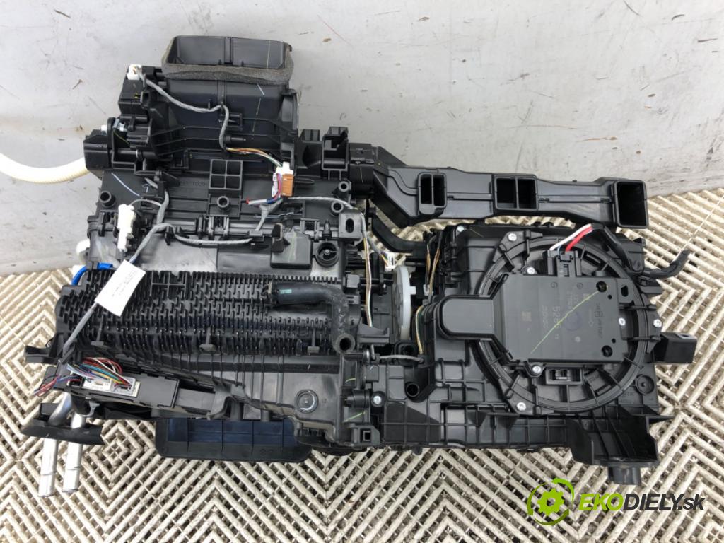 TOYOTA COROLLA E21 sedan 2020 72 kW 1.8 VVTi Hybrid (ZWE211, MZEA12) 1798 topné těleso radiátor topení komplet KOMBAJN 87050-02X30 (Radiátor topení)