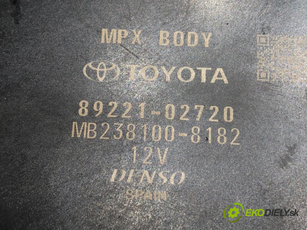 TOYOTA COROLLA E21 sedan 2020 72 kW 1.8 VVTi Hybrid (ZWE211, MZEA12) 1798 Modul komfortu 89221-02720 (Modul komfortu)