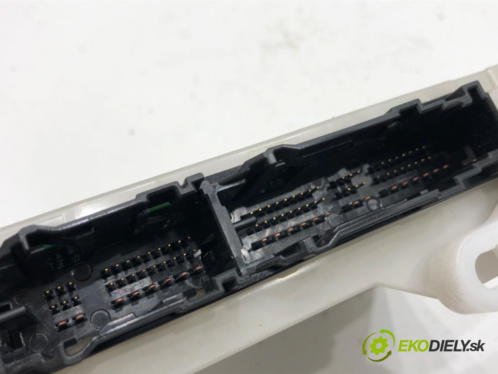 TOYOTA COROLLA E21 sedan 2020 72 kW 1.8 VVTi Hybrid (ZWE211, MZEA12) 1798 modul BSI 82730-02P80-A (Pojistková skříňka)