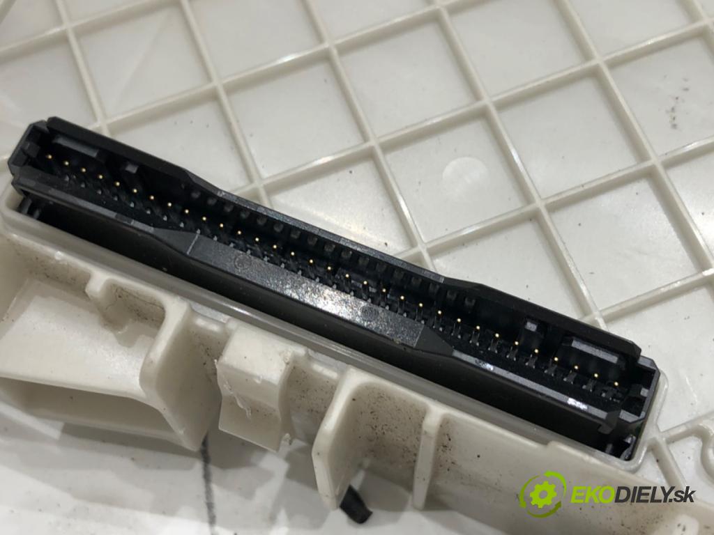 TOYOTA COROLLA E21 sedan 2020 72 kW 1.8 VVTi Hybrid (ZWE211, MZEA12) 1798 modul BSI 82730-02P80-A (Pojistková skříňka)