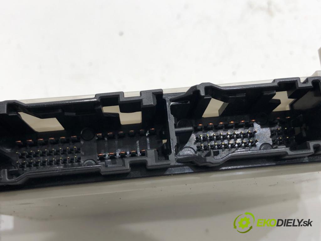 TOYOTA COROLLA E21 sedan 2020 72 kW 1.8 VVTi Hybrid (ZWE211, MZEA12) 1798 modul BSI 82730-02P80-A (Pojistková skříňka)