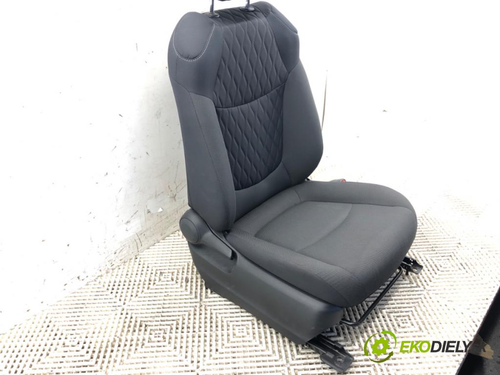 TOYOTA COROLLA E21 sedan 2020 72 kW 1.8 VVTi Hybrid (ZWE211, MZEA12) 1798 Sedadlo pravy predný