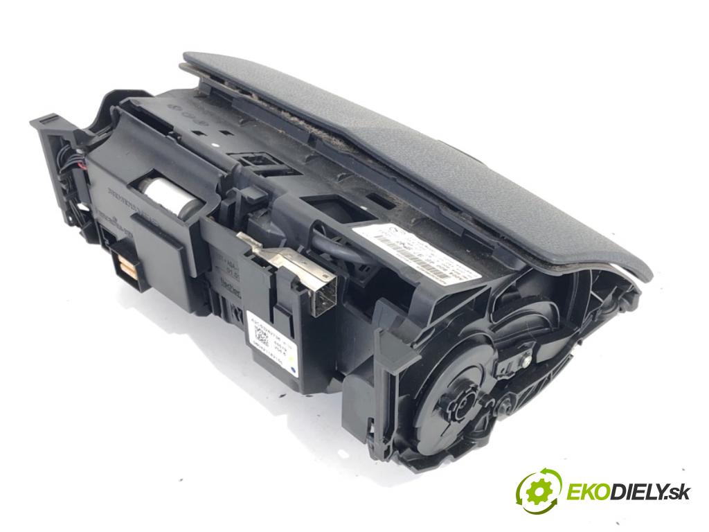 MERCEDES-BENZ S204 Kombi 2008 135 kW C 200 Kompressor (204.241) 1796 Dislpej A2048204697 (Prístrojová doska)