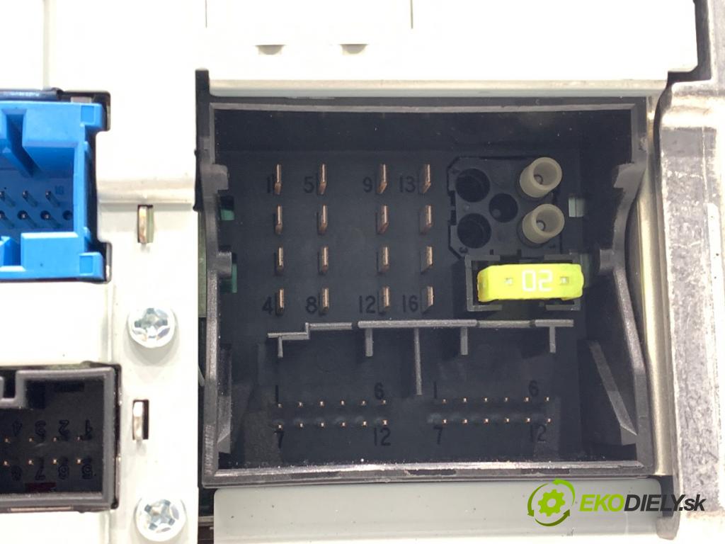 MERCEDES-BENZ S204 Kombi 2008 135 kW C 200 Kompressor (204.241) 1796 RADIO A2048708194 (Audio zariadenie)