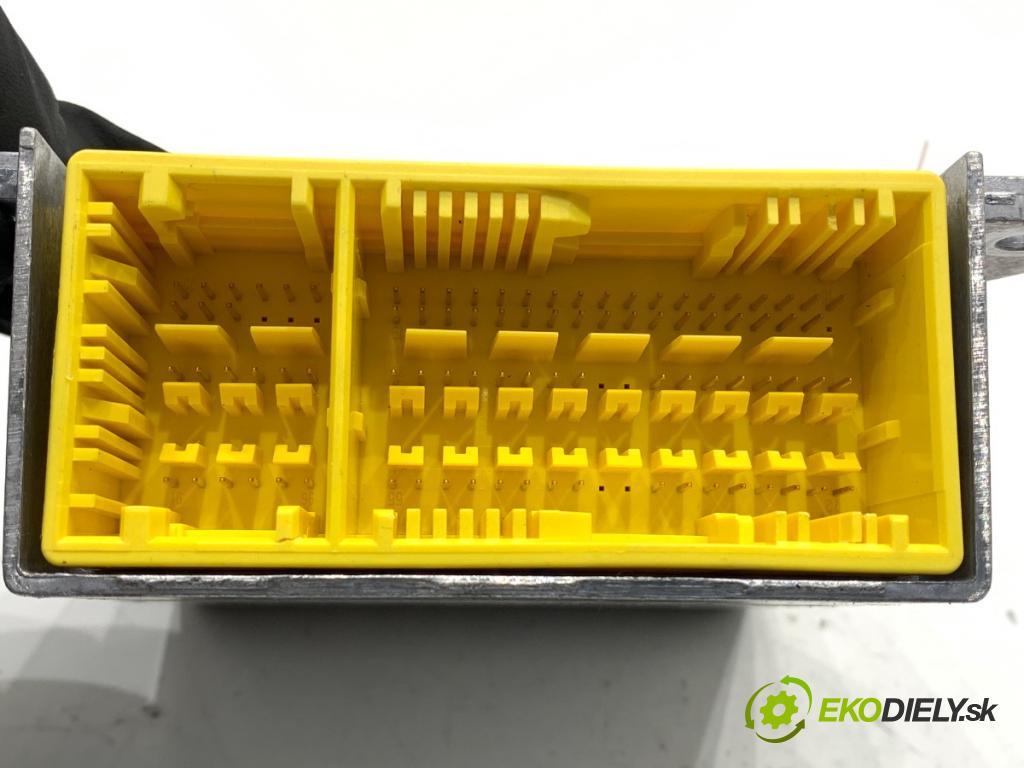 MERCEDES-BENZ S204 Kombi 2008 135 kW C 200 Kompressor (204.241) 1796 senzor airbag A2049012604 (Snímač)